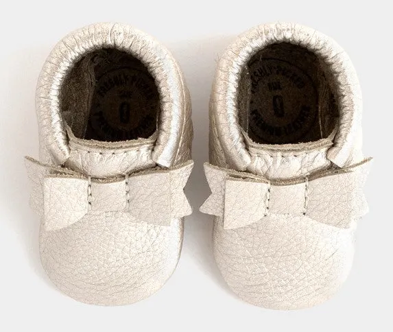 Freshly Picked Newborn Platinum Bow Soft Sole Moccasins