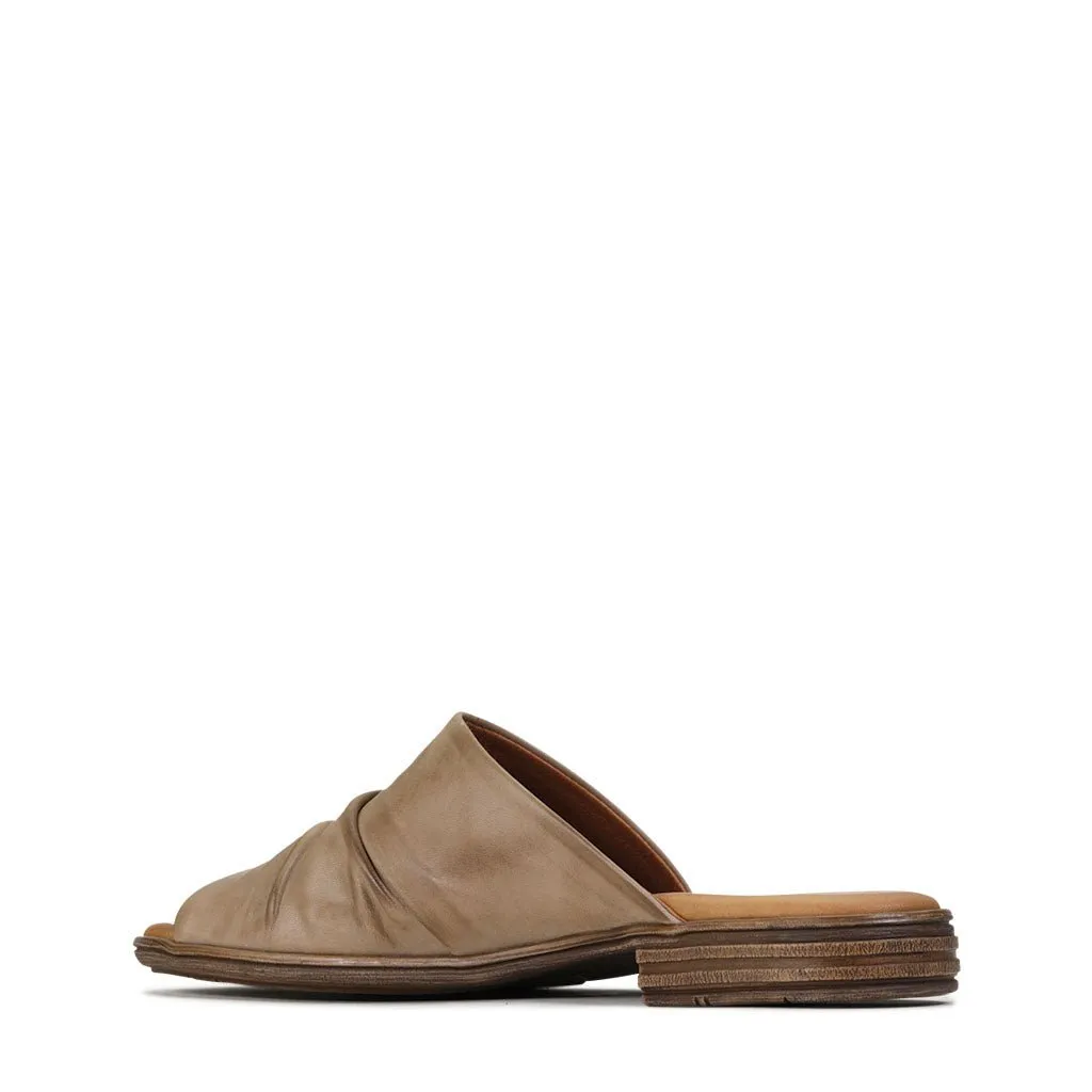 ILO LEATHER  SLIDE SANDALS