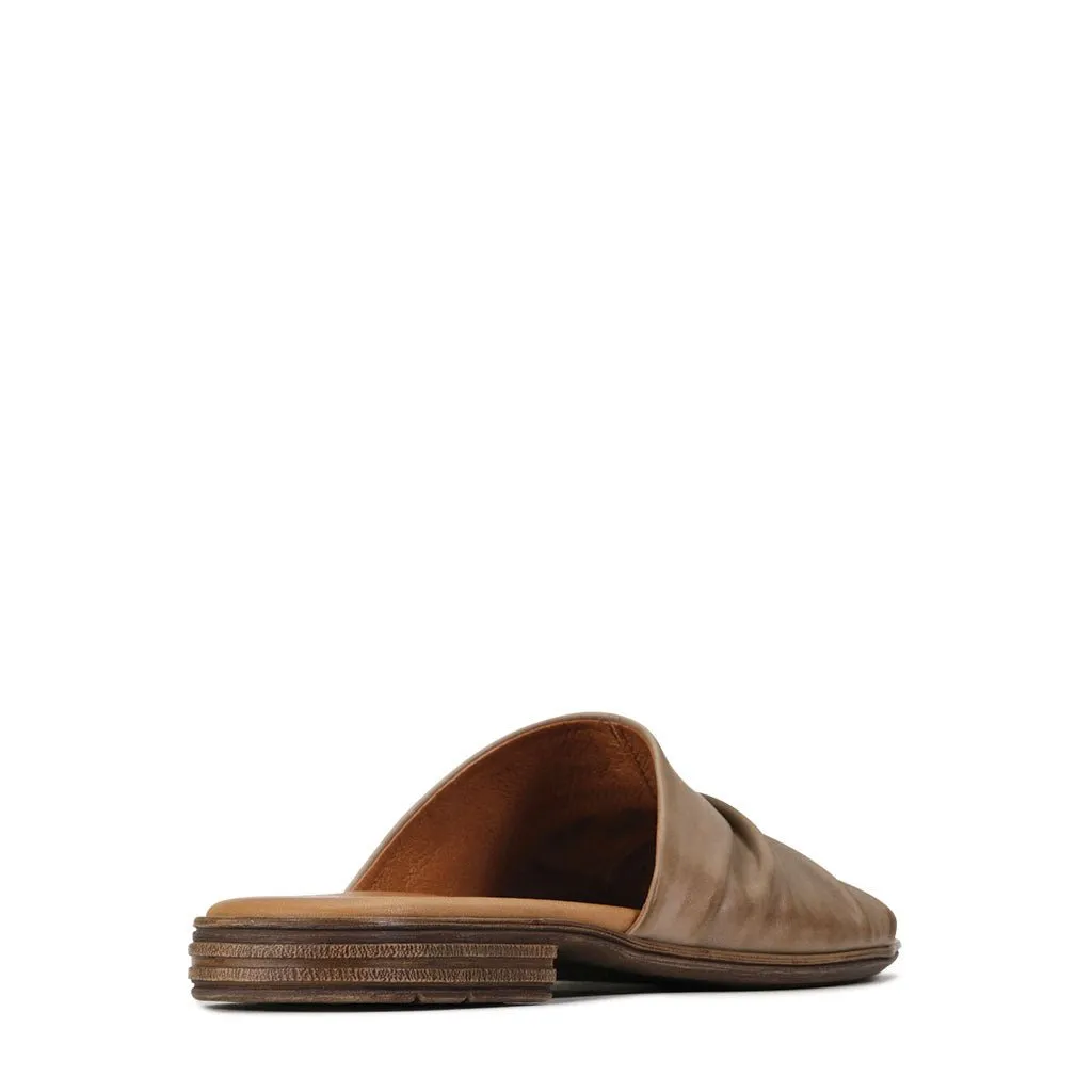 ILO LEATHER  SLIDE SANDALS