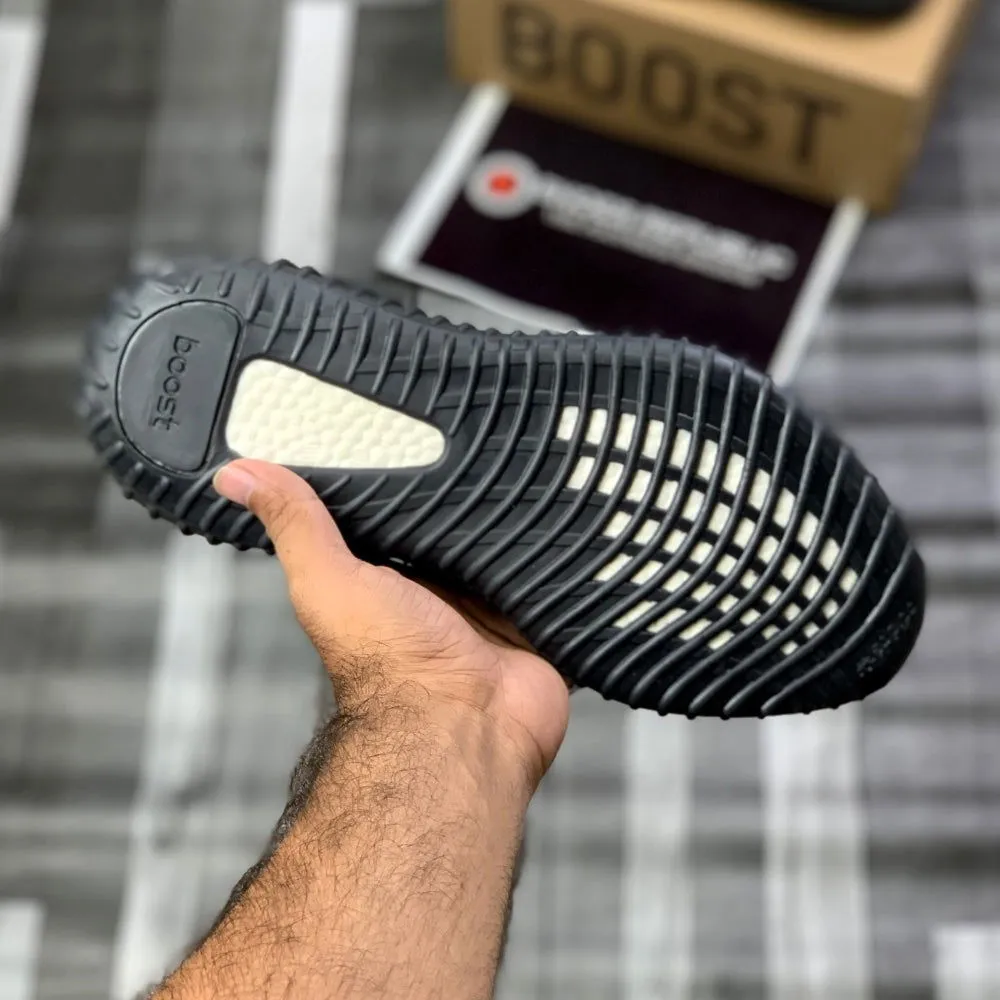 Yeeezzyy 350 v2 (Black Reflectives)